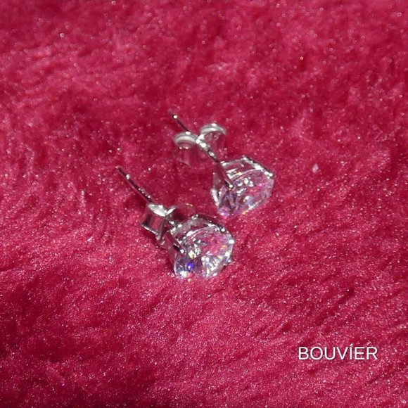 ⚡️FLASH SALE⚡️ White Diamond 6mm Stud Earrings - Picture 1 of 3